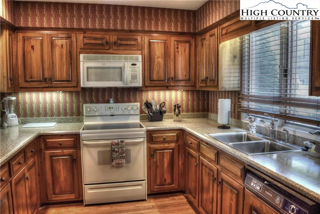 Image number 3 for the current listing
