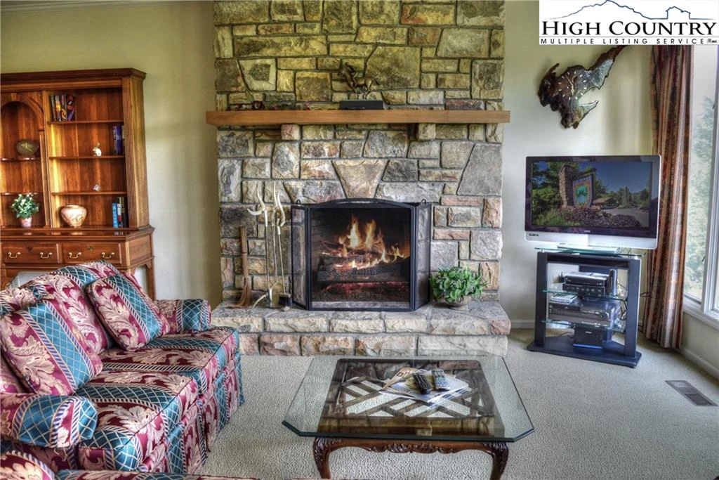 Image number 5 for the current listing