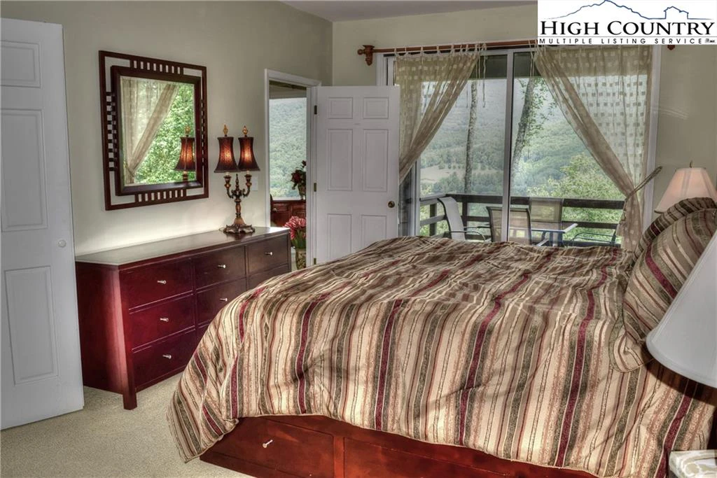 Image number 7 for the current listing