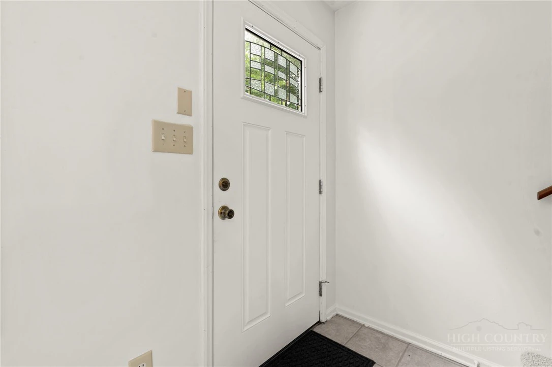 Image number 5 for the current listing