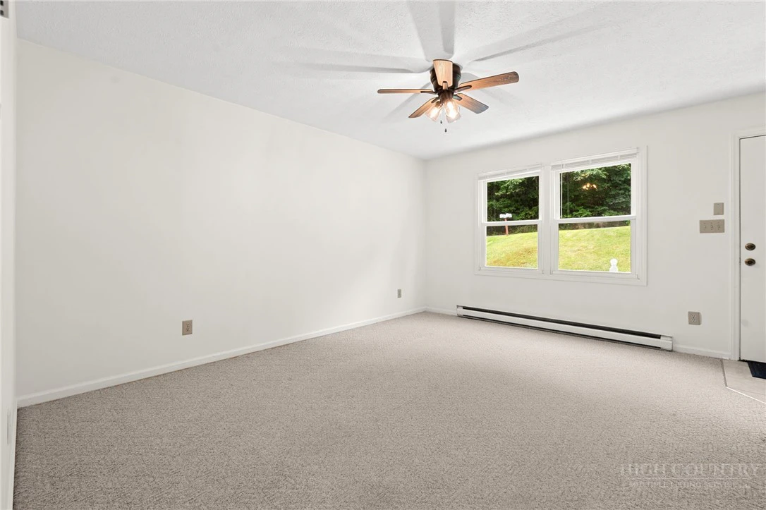 Image number 7 for the current listing