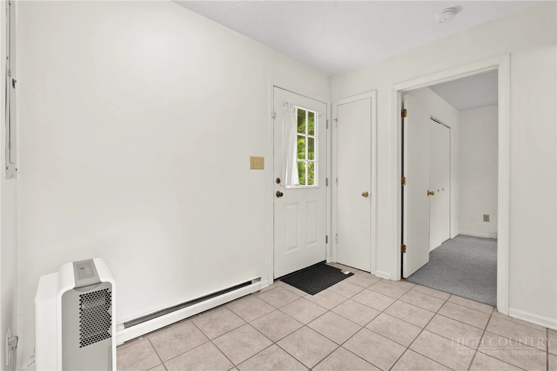 Image number 11 for the current listing
