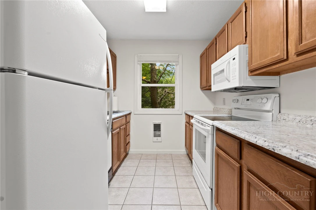 Image number 12 for the current listing