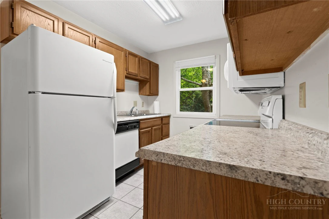 Image number 13 for the current listing