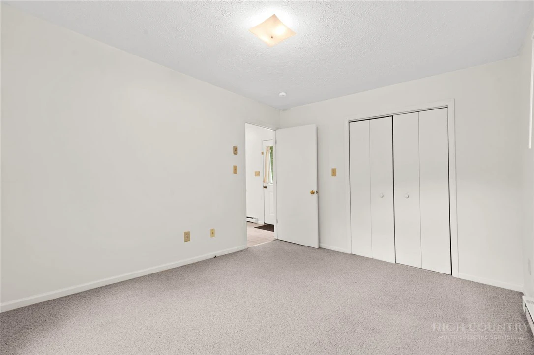 Image number 19 for the current listing