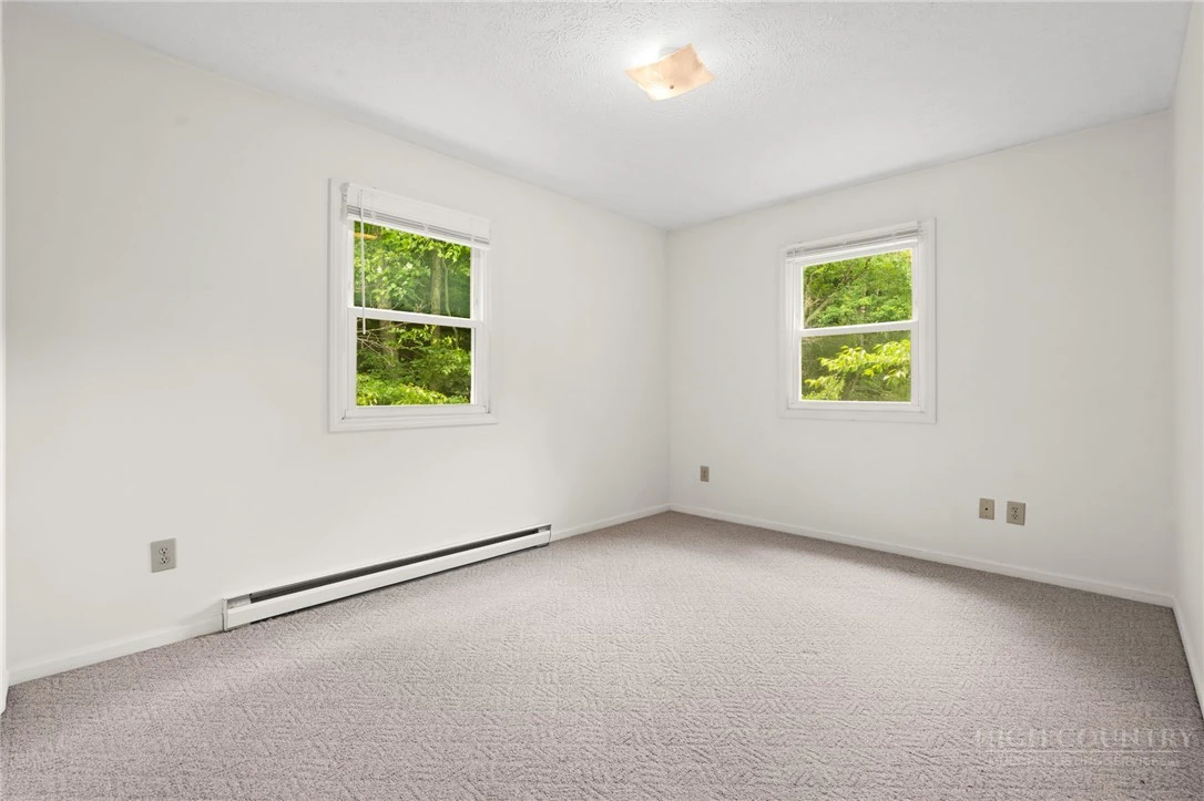 Image number 20 for the current listing