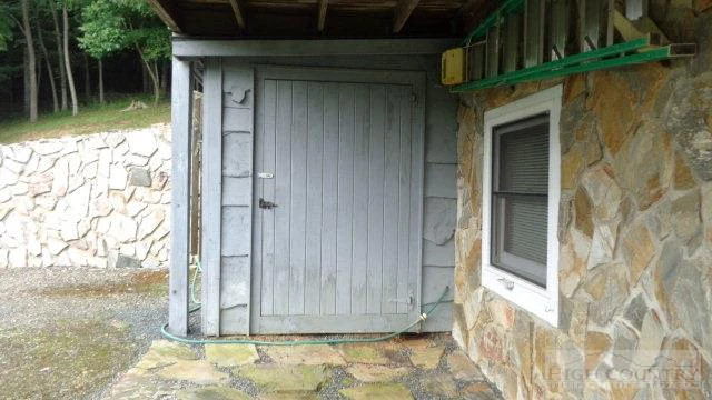 Image number 8 for the current listing