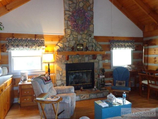 Image number 5 for the current listing