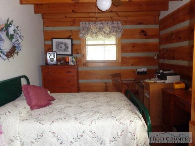 Image number 16 for the current listing