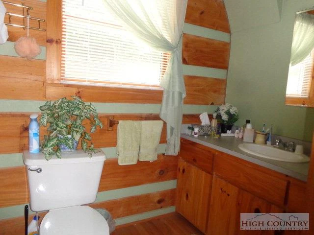 Image number 15 for the current listing