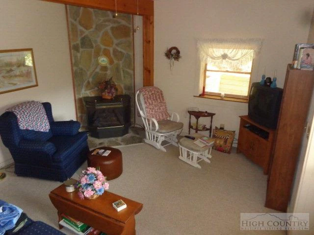 Image number 14 for the current listing
