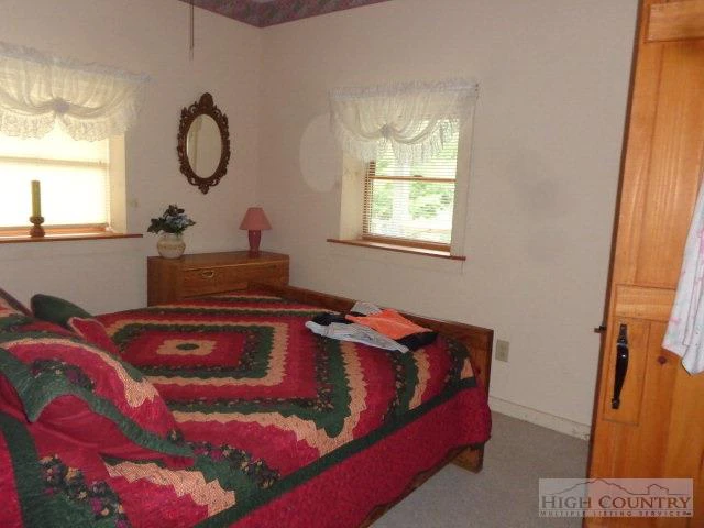 Image number 13 for the current listing