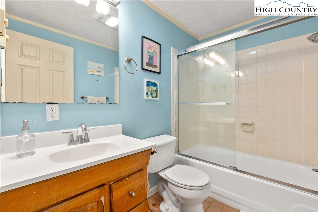 Image number 11 for the current listing