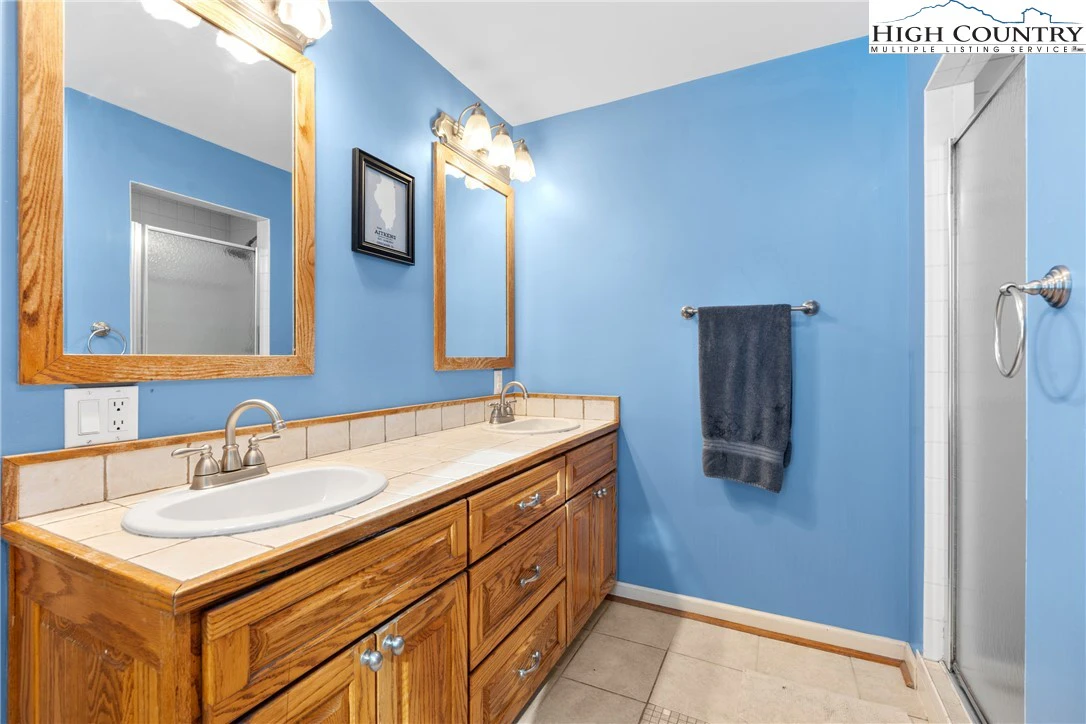 Image number 6 for the current listing