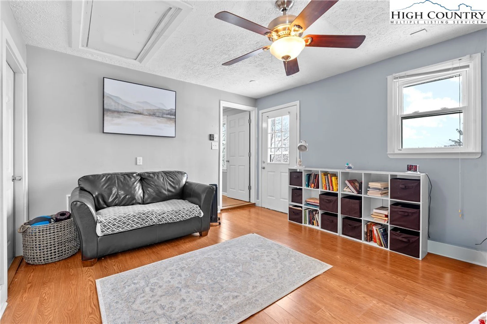 Image number 2 for the current listing