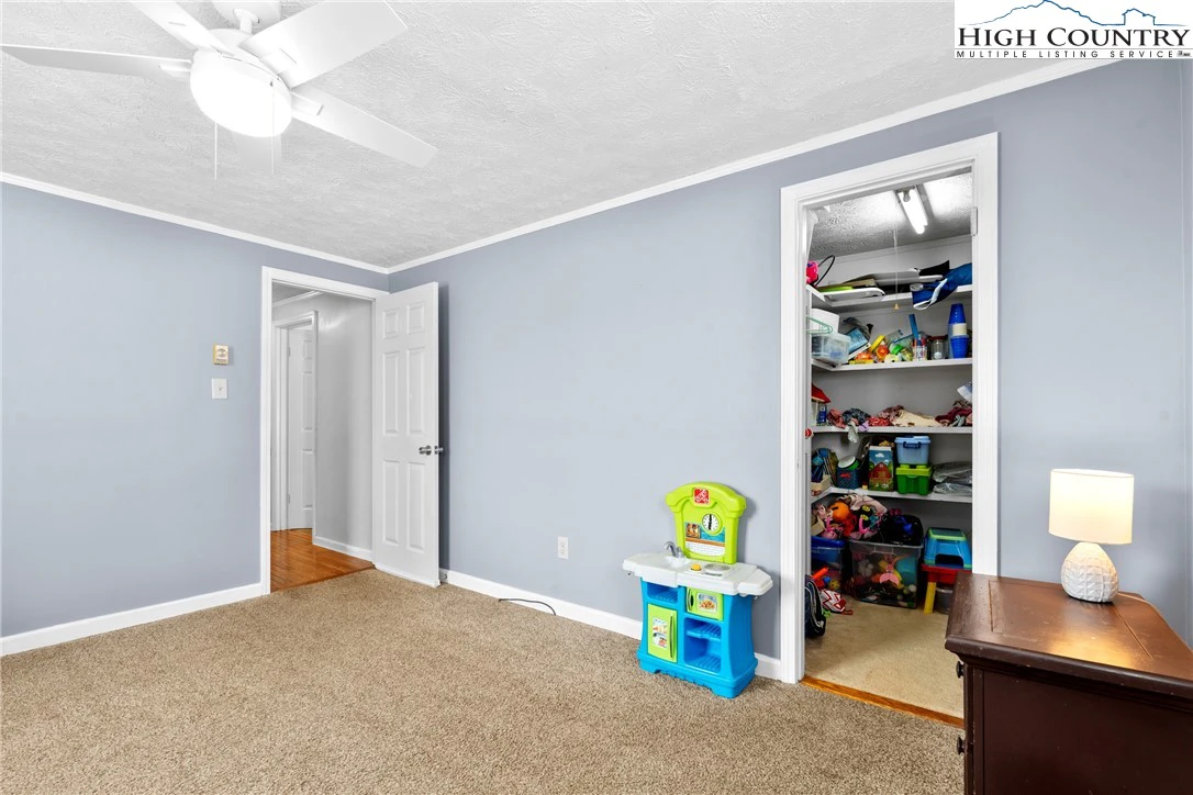 Image number 9 for the current listing