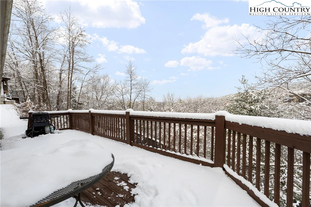 Image number 15 for the current listing
