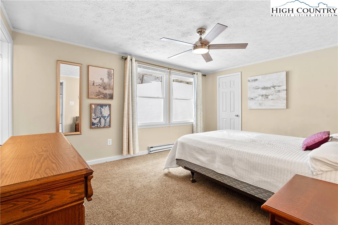 Image number 3 for the current listing
