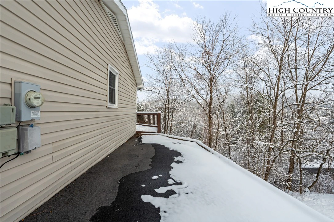 Image number 20 for the current listing