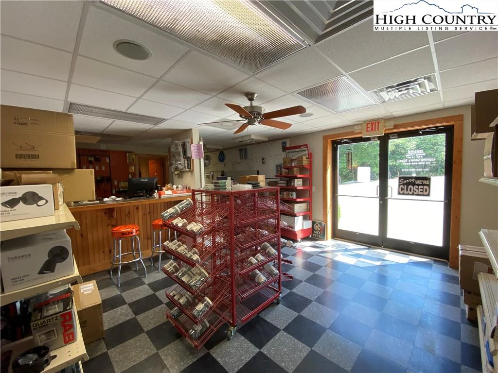 Image number 3 for the current listing