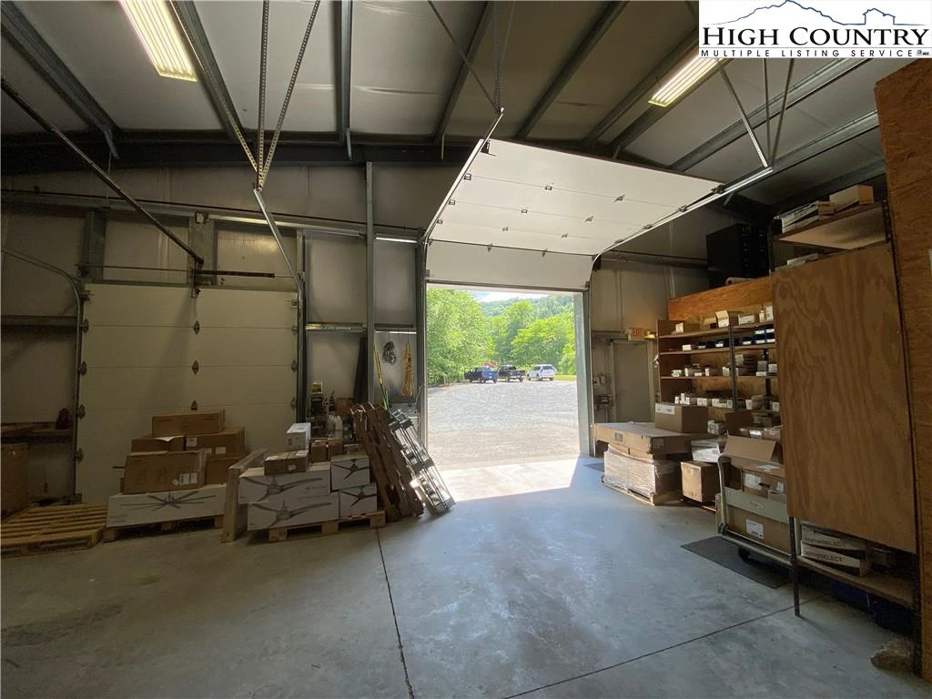 Image number 8 for the current listing