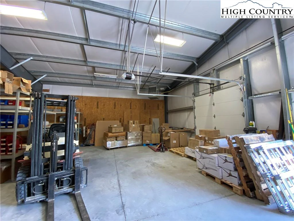 Image number 9 for the current listing