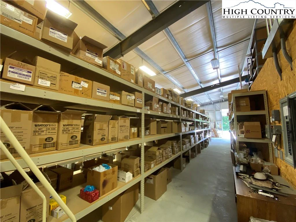 Image number 11 for the current listing