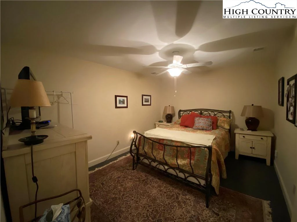 Image number 18 for the current listing