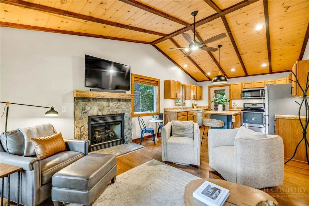 Image number 5 for the current listing