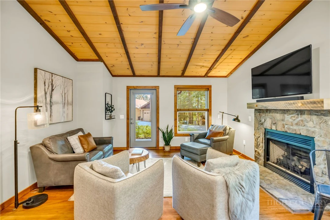 Image number 6 for the current listing