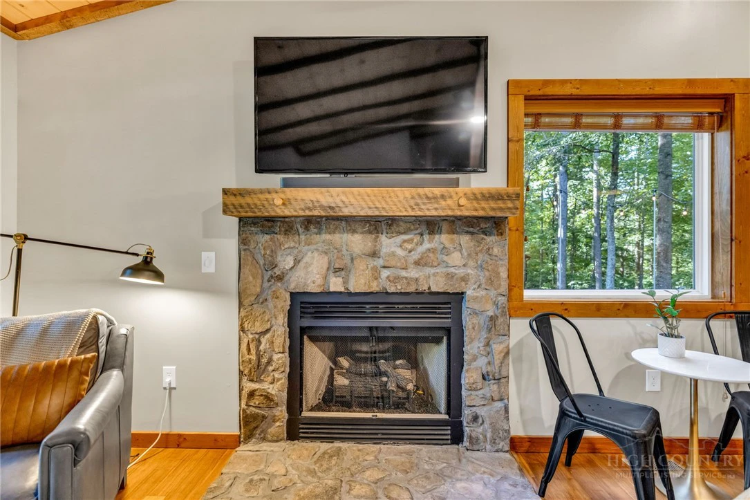 Image number 7 for the current listing