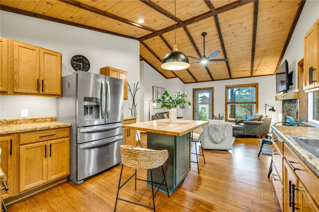 Image number 9 for the current listing