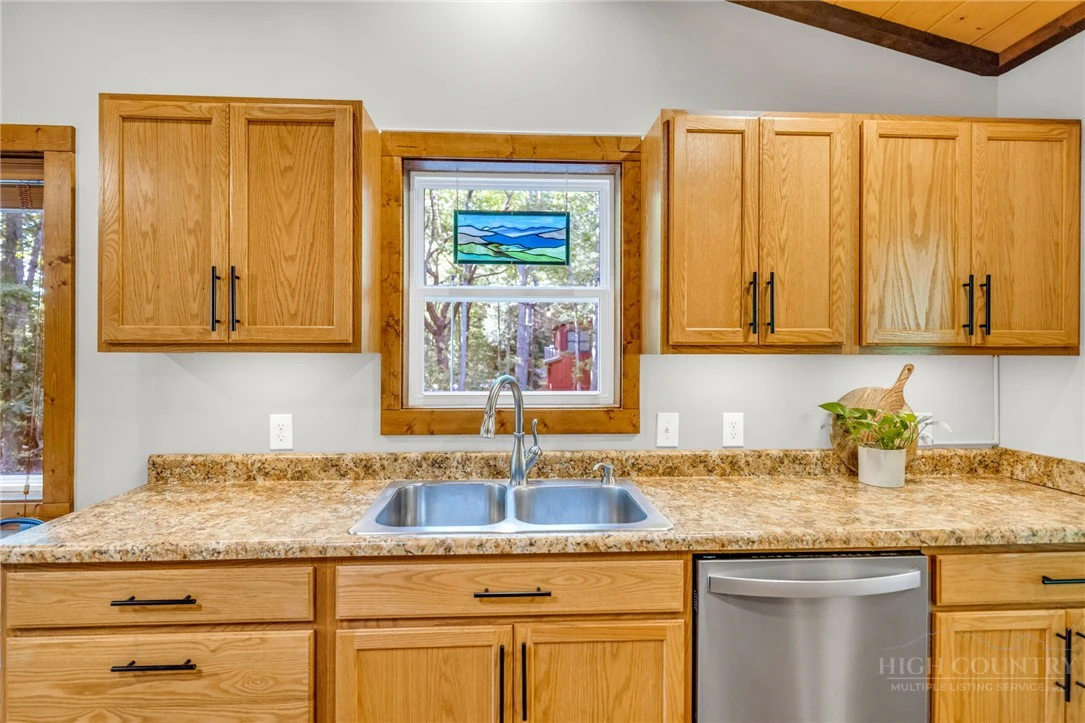 Image number 10 for the current listing