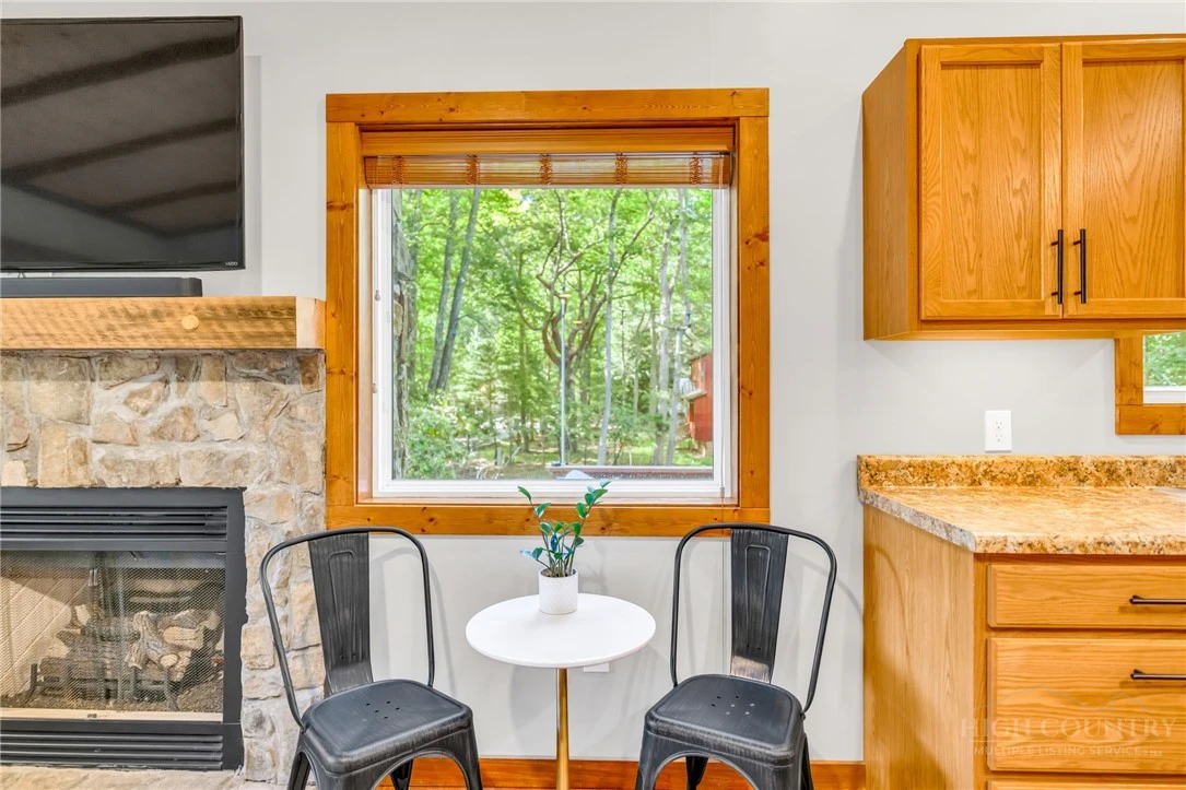 Image number 13 for the current listing