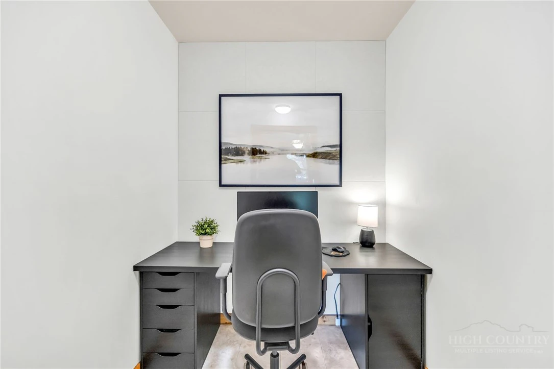 Image number 21 for the current listing