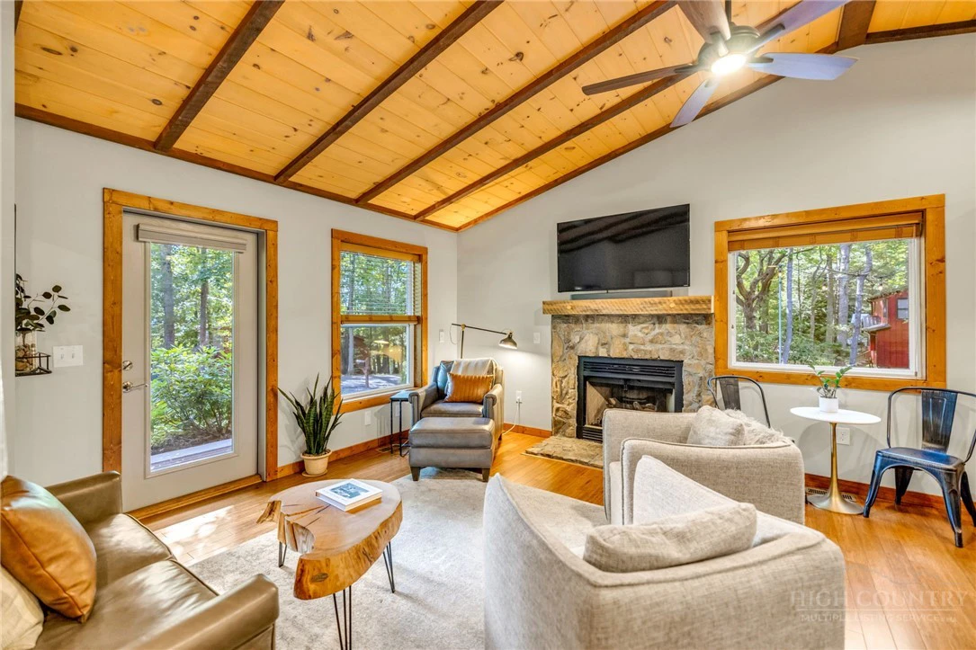 Image number 8 for the current listing