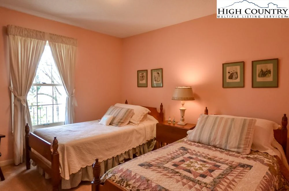 Image number 6 for the current listing