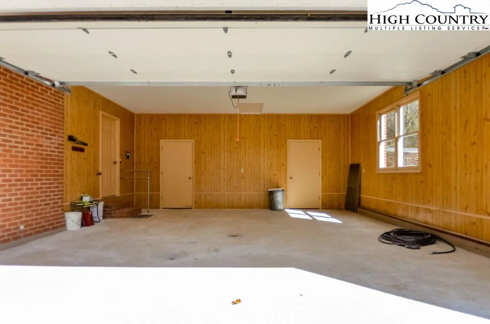 Image number 4 for the current listing
