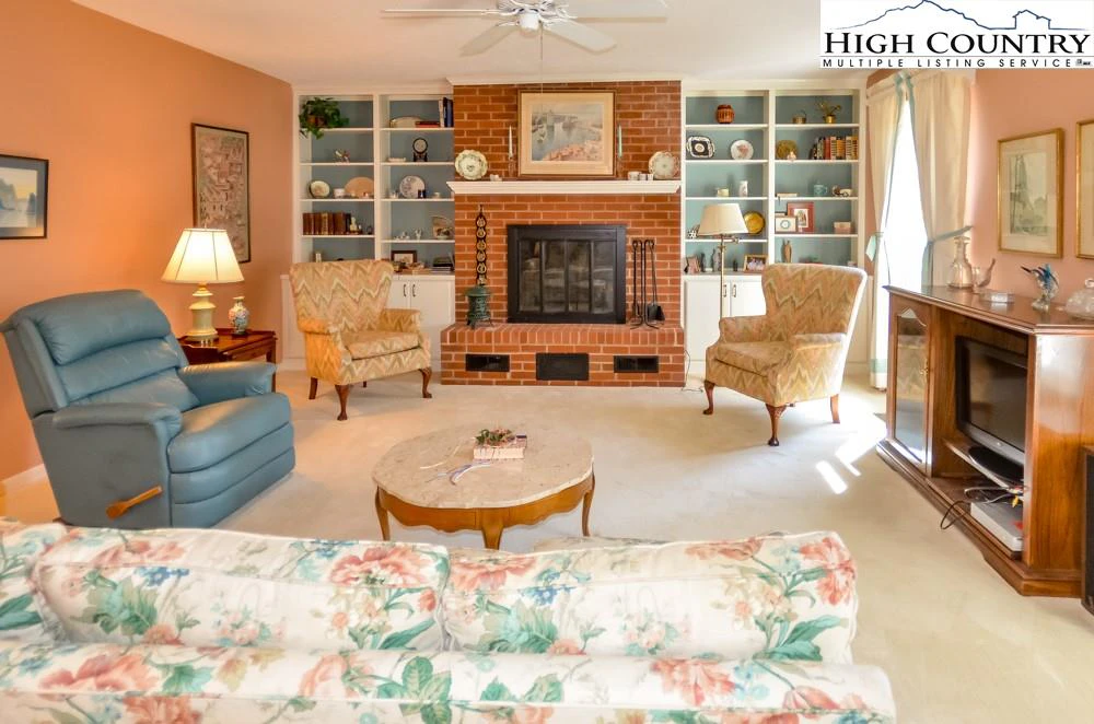 Image number 15 for the current listing