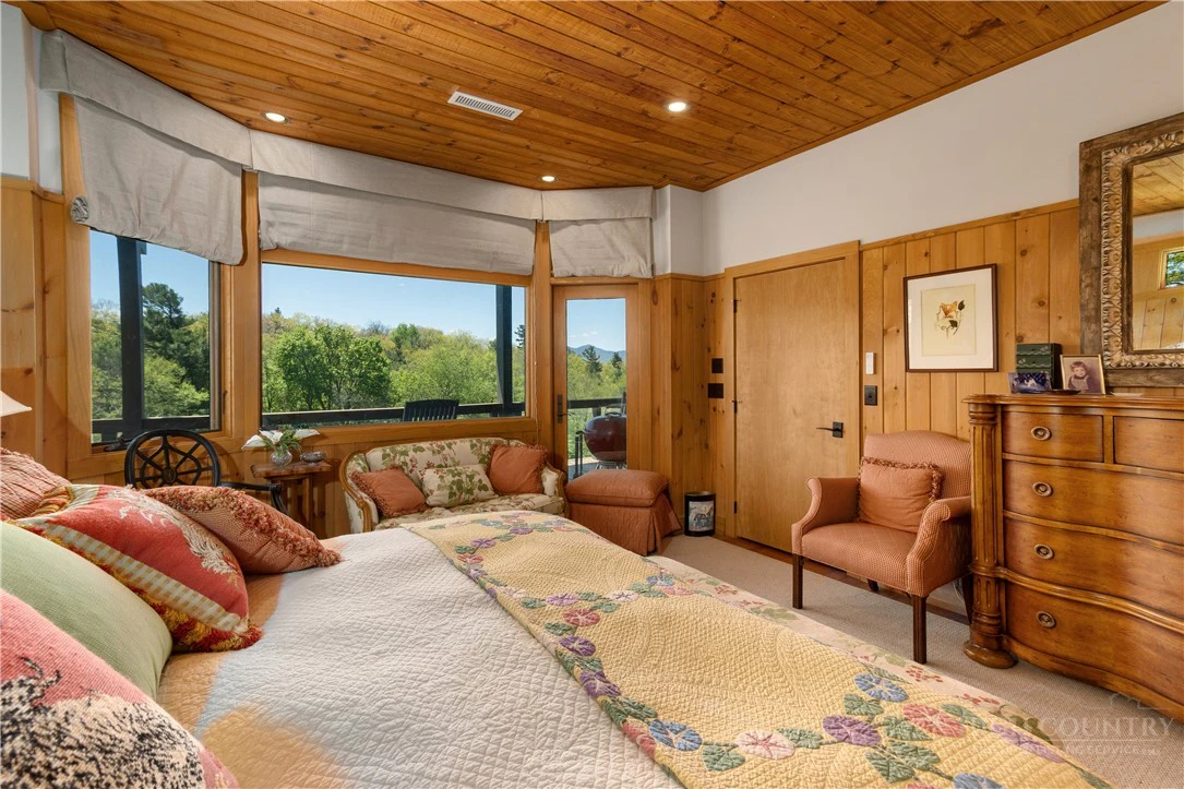 Image number 13 for the current listing