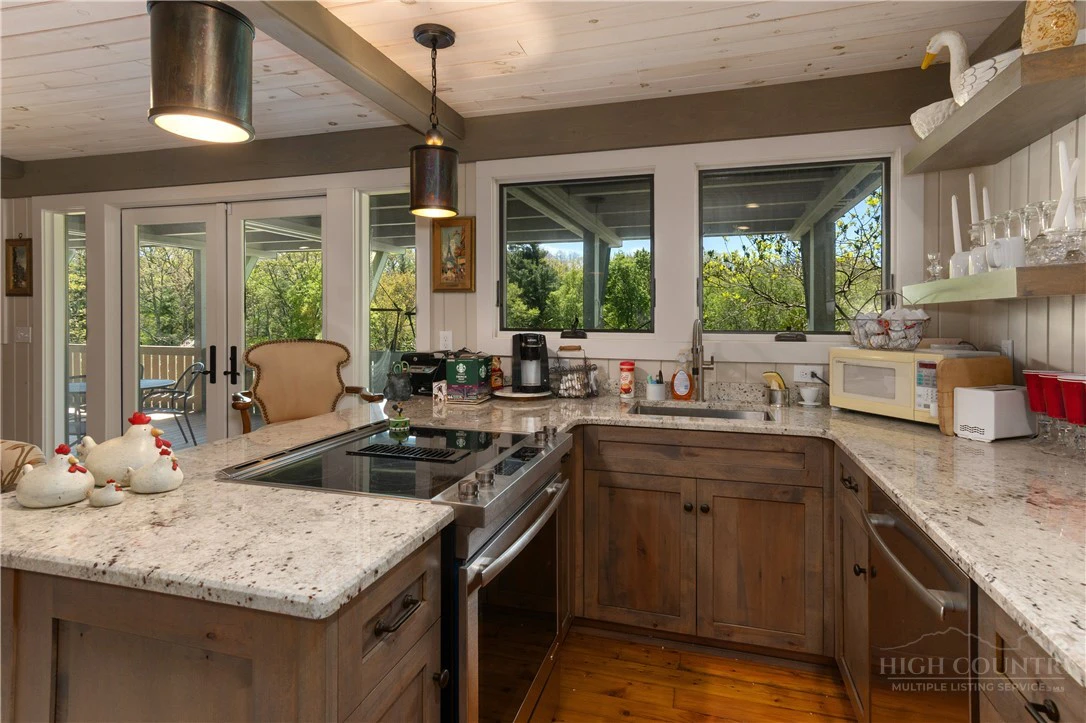 Image number 16 for the current listing