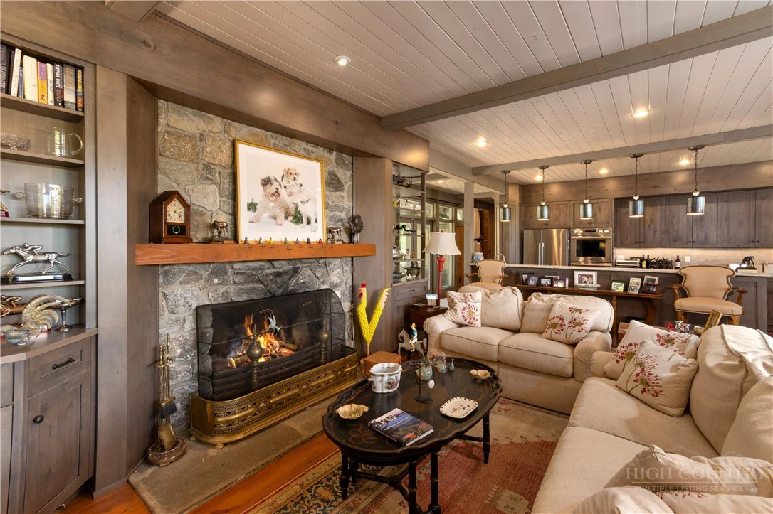 Image number 5 for the current listing