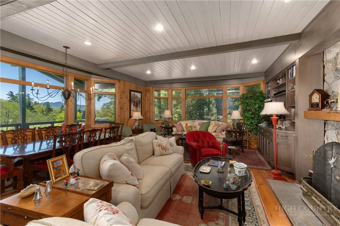 Image number 6 for the current listing