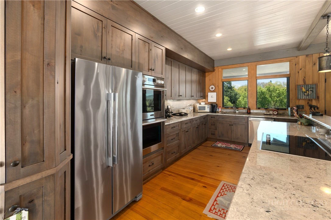 Image number 4 for the current listing