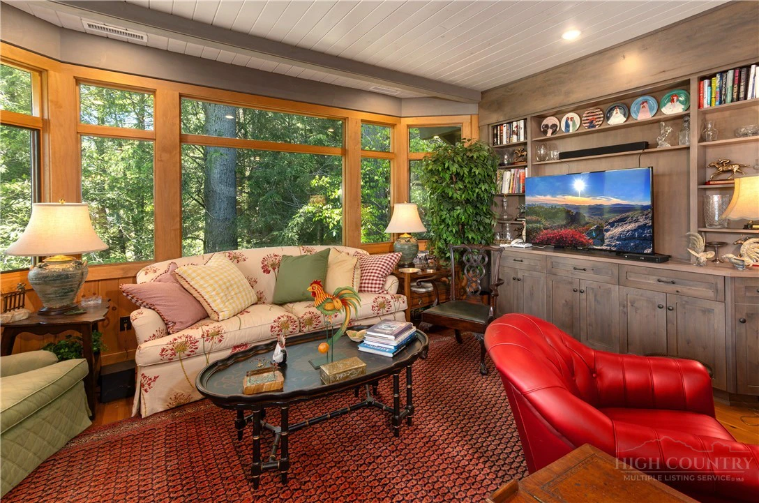 Image number 9 for the current listing