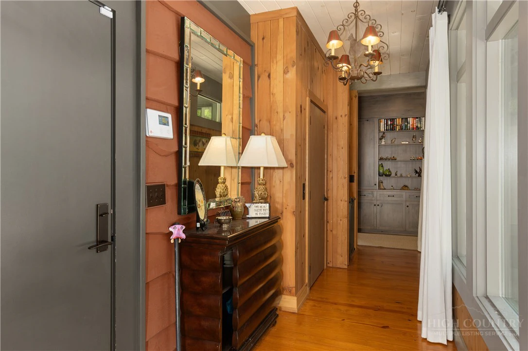 Image number 12 for the current listing