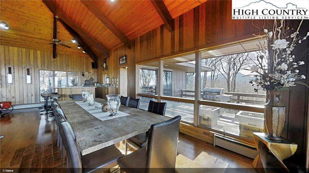 Image number 21 for the current listing
