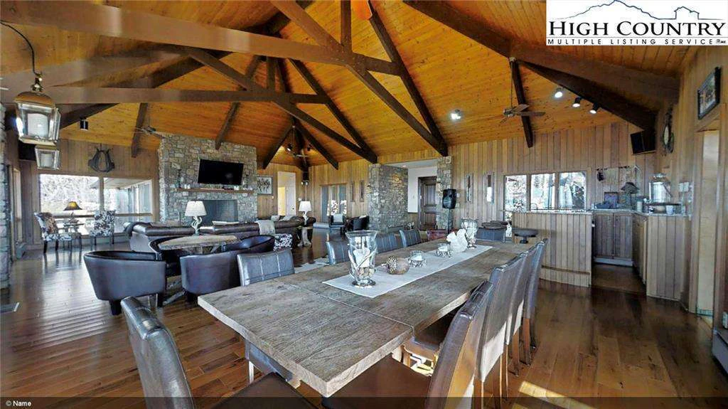 Image number 19 for the current listing
