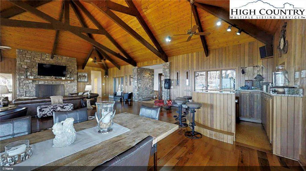 Image number 10 for the current listing