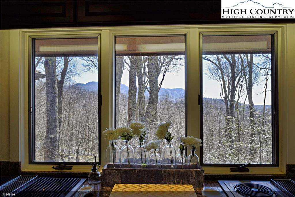 Image number 5 for the current listing